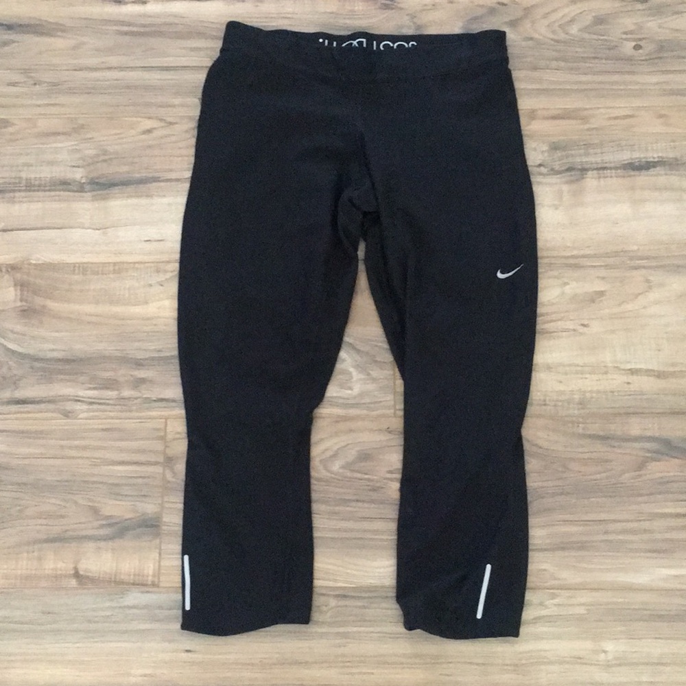Nike Women’s Black Workout Capri Pants L